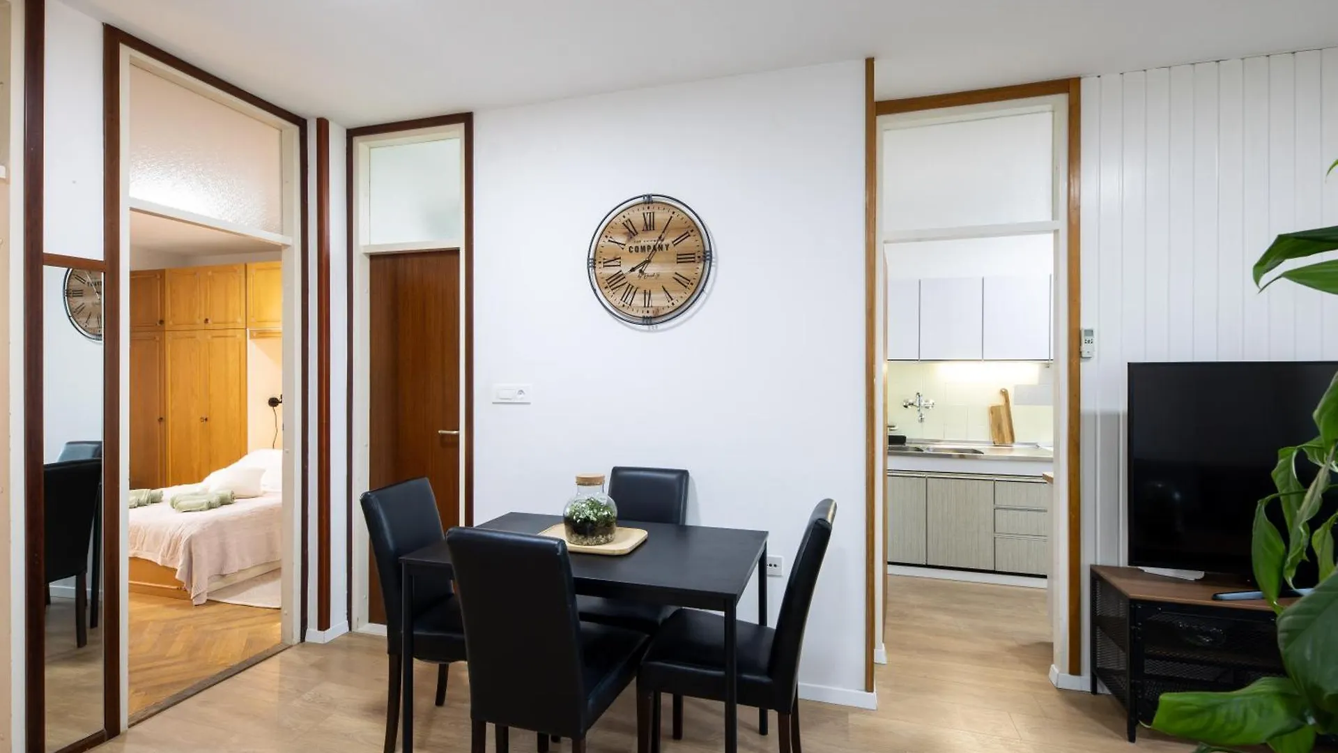 Tranquil Retreat W/ Balcony Sea View & Workspace Split Croatia
