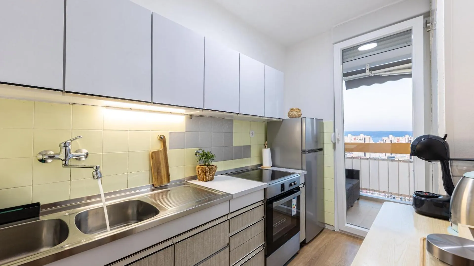 Apartment Tranquil Retreat W/ Balcony Sea View & Workspace Split Croatia